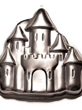 Vintage Wilton Enchanted Castle Cake Pan Aluminum 1998 12"W x 12"H 2105-2032